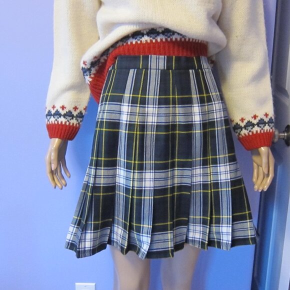 PRINGLE of SCOTLAND Wool BLACK Tartan Classic Plaid Pleated Wool Skirt HRH Label - Picture 2 of 9